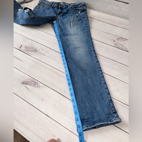 Old Navy Boyfriend Straight Jeans Distressed Light Wash Size 8 Regular - Picture 7 of 8